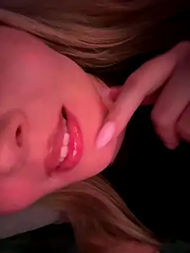 Snapshot of Aleksandrakis chatting on December 16, 2025, 8:46 pm Aleksandrakis online show from December 16, 2025, 8:46 pm