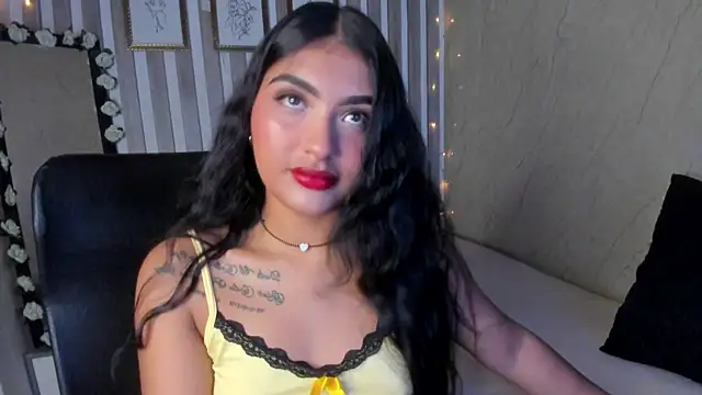 Snapshot of sabrinahimss chatting on March 18, 2025, 9:43 pm sabrinahimss online show from March 18, 2025, 9:43 pm