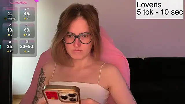 Snapshot of Sexy_Sweets chatting on June 19, 2026, 4:02 pm Sexy Sweets online show from June 19, 2026, 4:02 pm