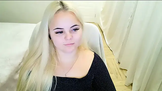 Snapshot of lovely-eyes chatting on March 20, 2025, 7:35 pm lovely-eyes online show from March 20, 2025, 7:35 pm