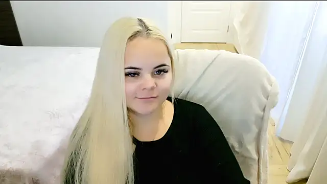 Snapshot of lovely-eyes chatting on March 19, 2025, 5:41 am lovely-eyes online show from March 19, 2025, 5:41 am