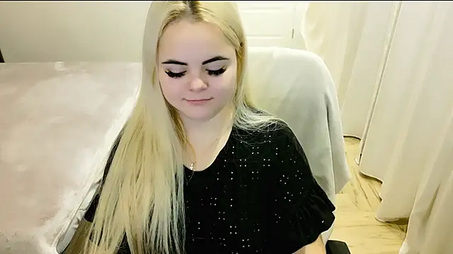 Snapshot of lovely-eyes chatting on February 14, 2025, 9:43 pm lovely-eyes online show from February 14, 2025, 9:43 pm