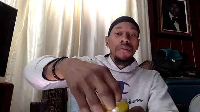 Snapshot of KingDerRico chatting on November 13, 2025, 5:06 pm KingDerRico online show from November 13, 2025, 5:06 pm