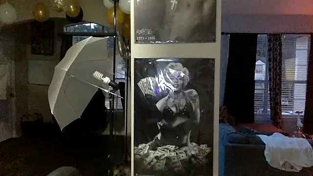 Snapshot of KingDerRico chatting on January 5, 2026, 10:57 pm KingDerRico online show from January 5, 2026, 10:57 pm