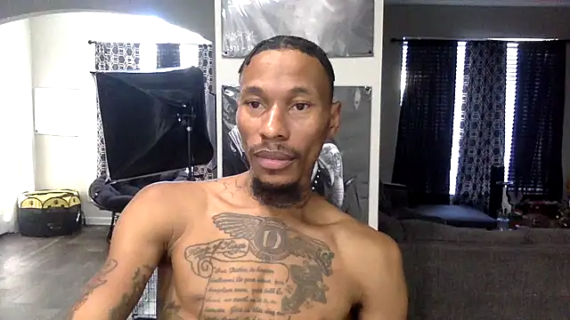 Snapshot of KingDerRico chatting on December 19, 2025, 7:38 pm KingDerRico online show from December 19, 2025, 7:38 pm