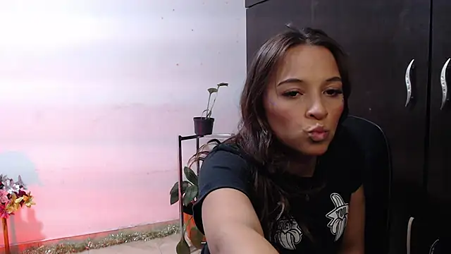 Snapshot of Zoe--khalL chatting on December 3, 2025, 1:06 am Zoe--khalL online show from December 3, 2025, 1:06 am