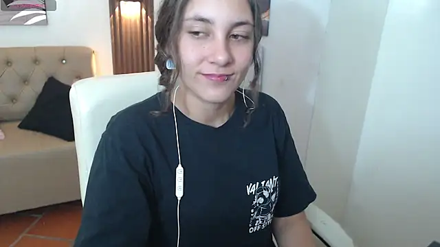 xlunna online show from October 8, 2025, 7:03 pm