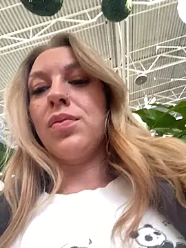 Snapshot of Sweet___Emily chatting on November 4, 2025, 11:36 am Sweet   Emily online show from November 4, 2025, 11:36 am