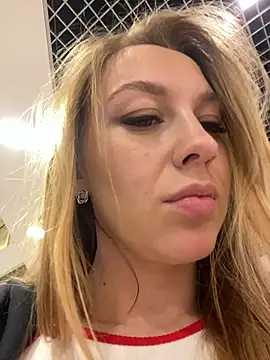 Snapshot of Sweet___Emily chatting on October 14, 2025, 1:45 pm Sweet   Emily online show from October 14, 2025, 1:45 pm