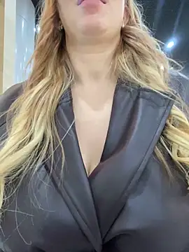 Snapshot of Sweet___Emily chatting on February 7, 2025, 5:40 pm Sweet   Emily online show from February 7, 2025, 5:40 pm