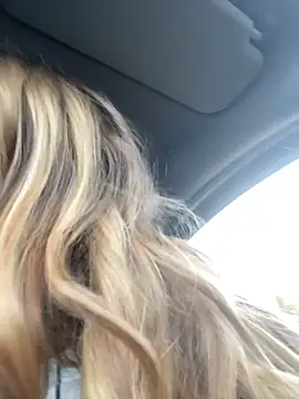 Snapshot of Sweet___Emily chatting on October 9, 2025, 1:44 pm Sweet   Emily online show from October 9, 2025, 1:44 pm