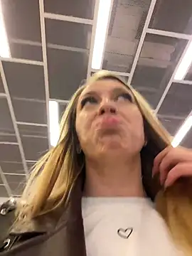 Snapshot of Sweet___Emily chatting on October 17, 2025, 1:13 pm Sweet   Emily online show from October 17, 2025, 1:13 pm