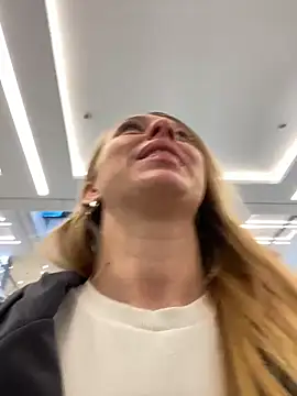 Snapshot of Sweet___Emily chatting on October 4, 2025, 1:12 pm Sweet   Emily online show from October 4, 2025, 1:12 pm