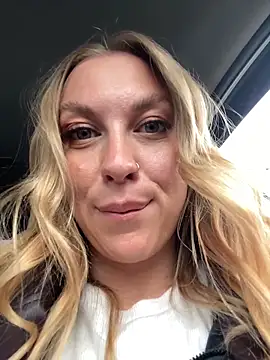 Snapshot of Sweet___Emily chatting on November 3, 2025, 12:42 pm Sweet   Emily online show from November 3, 2025, 12:42 pm