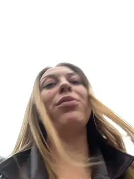 Sweet   Emily online show from November 7, 2025, 12:42 pm