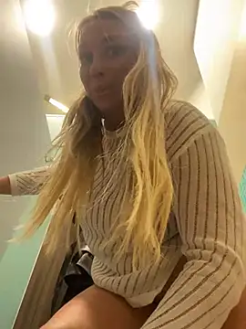 Snapshot of Sweet___Emily chatting on March 11, 2025, 4:18 pm Sweet   Emily online show from March 11, 2025, 4:18 pm