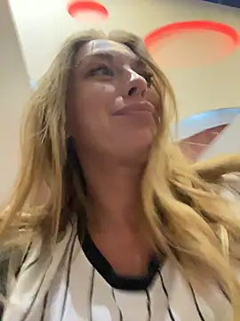 Sweet   Emily online show from November 9, 2025, 12:42 pm