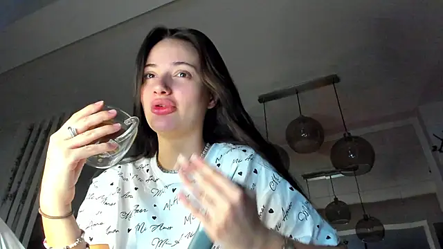 IreneVON online show from November 28, 2025, 6:02 am