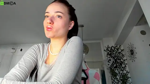 Snapshot of IreneVON chatting on April 26, 2026, 4:21 am IreneVON online show from April 26, 2026, 4:21 am