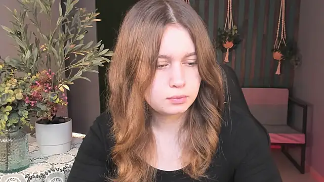 FioraMarmoris online show from November 10, 2025, 7:13 am