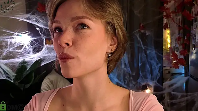 Snapshot of Eva_Natsumi chatting on October 29, 2025, 4:50 pm Eva Natsumi online show from October 29, 2025, 4:50 pm