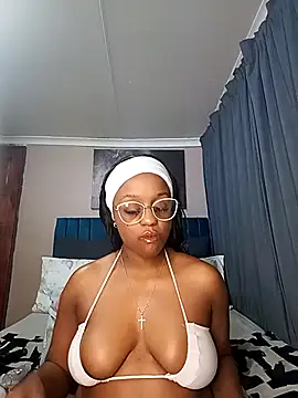 Snapshot of Queen-Chocolate chatting on October 7, 2025, 12:33 am Queen-Chocolate online show from October 7, 2025, 12:33 am