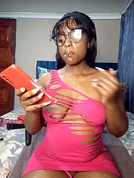 Snapshot of Queen-Chocolate chatting on February 5, 2025, 7:42 pm Queen-Chocolate online show from February 5, 2025, 7:42 pm