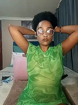 Snapshot of Queen-Chocolate chatting on September 25, 2025, 3:01 am Queen-Chocolate online show from September 25, 2025, 3:01 am