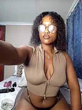 Snapshot of Queen-Chocolate chatting on February 1, 2025, 7:13 pm Queen-Chocolate online show from February 1, 2025, 7:13 pm