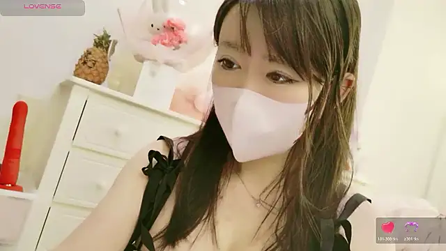 Snapshot of maii- chatting on April 18, 2026, 9:04 pm maii- online show from April 18, 2026, 9:04 pm