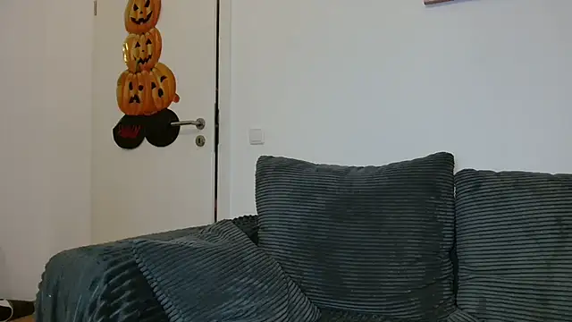 Jasmin-White online show from November 14, 2025, 5:27 pm