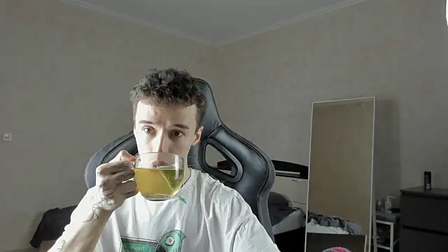 Snapshot of MasonWarholl chatting on March 21, 2025, 1:13 am MasonWarholl online show from March 21, 2025, 1:13 am