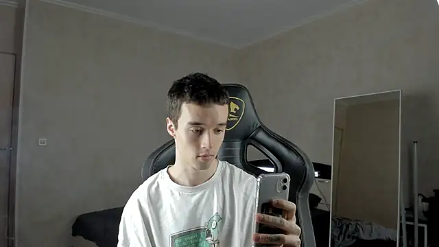 Snapshot of MasonWarholl chatting on February 13, 2025, 11:26 pm MasonWarholl online show from February 13, 2025, 11:26 pm