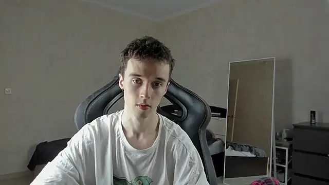 Snapshot of MasonWarholl chatting on March 21, 2025, 4:17 am MasonWarholl online show from March 21, 2025, 4:17 am