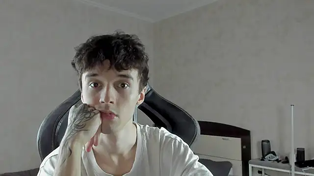 MasonWarholl online show from March 5, 2026, 2:19 am