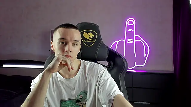 Snapshot of MasonWarholl chatting on December 14, 2024, 6:41 pm MasonWarholl online show from December 14, 2024, 6:41 pm