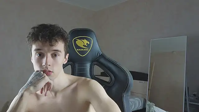 Snapshot of MasonWarholl chatting on November 15, 2025, 7:18 pm MasonWarholl online show from November 15, 2025, 7:18 pm