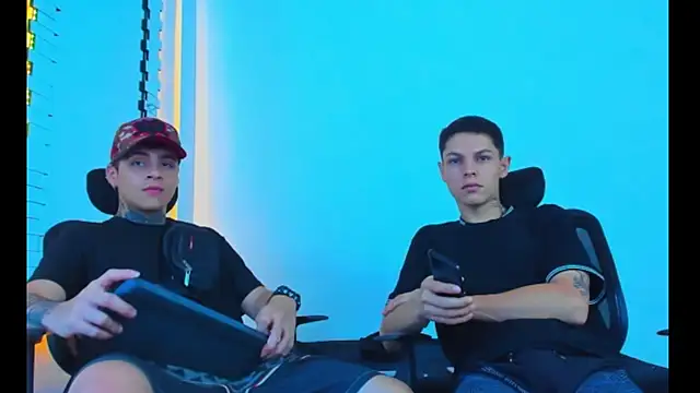 HOT boy2025 online show from November 23, 2025, 4:44 am