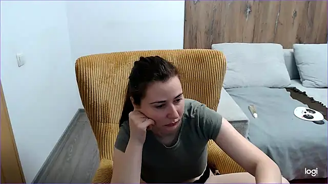 Snapshot of VioletaFlower7 chatting on May 5, 2026, 9:12 am VioletaFlower7 online show from May 5, 2026, 9:12 am