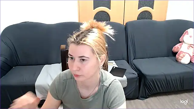 VioletaFlower7 online show from March 15, 2025, 9:38 pm