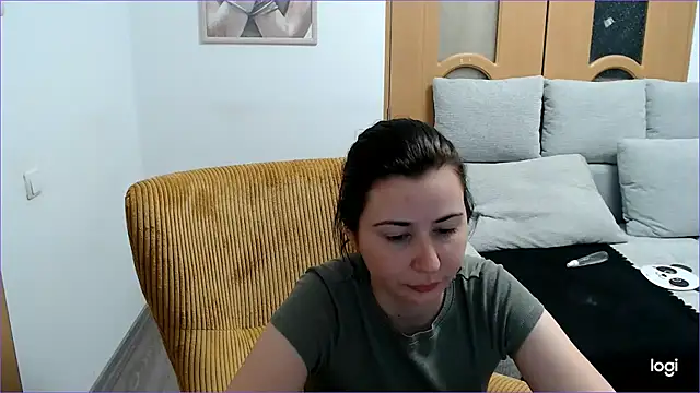 Snapshot of VioletaFlower7 chatting on April 6, 2026, 7:48 pm VioletaFlower7 online show from April 6, 2026, 7:48 pm