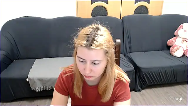 VioletaFlower7 online show from March 6, 2025, 4:49 pm