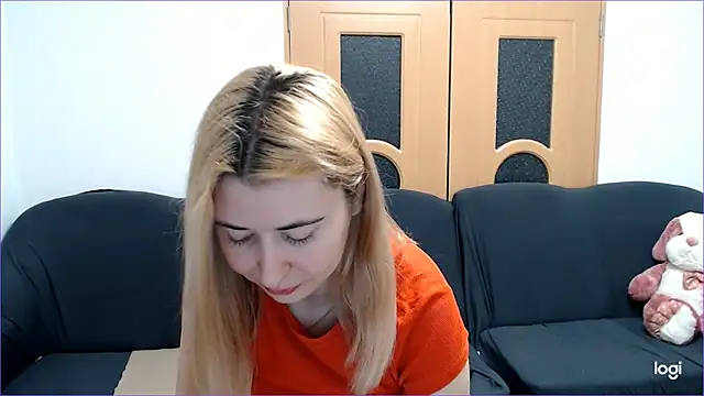 VioletaFlower7 online show from March 7, 2025, 9:40 am