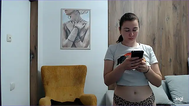 Snapshot of VioletaFlower7 chatting on June 27, 2026, 7:25 am VioletaFlower7 online show from June 27, 2026, 7:25 am
