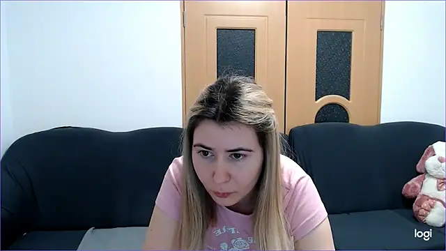 VioletaFlower7 online show from March 18, 2025, 6:39 pm