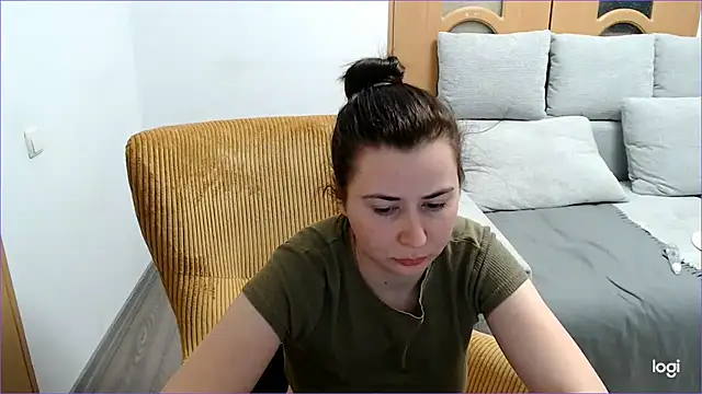 Snapshot of VioletaFlower7 chatting on April 15, 2026, 7:58 pm VioletaFlower7 online show from April 15, 2026, 7:58 pm