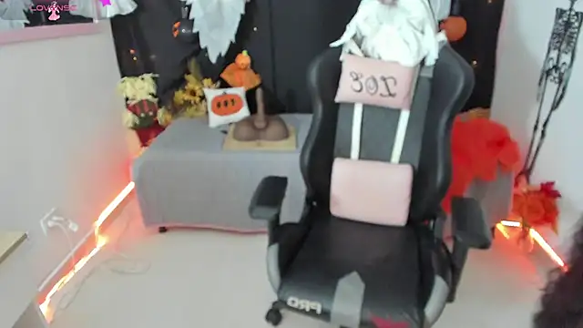 Snapshot of zoesullivan chatting on October 5, 2025, 9:33 am zoesullivan online show from October 5, 2025, 9:33 am