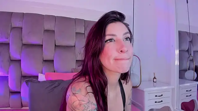 Ginger Violetta  online show from April 22, 2026, 7:53 pm
