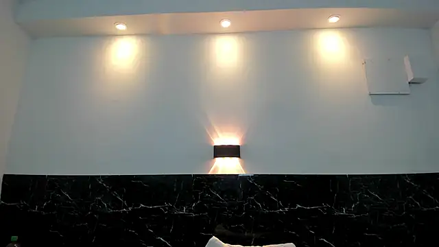 Juliabadlee online show from March 6, 2025, 12:21 am