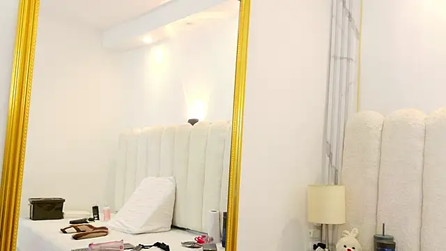 Juliabadlee online show from September 25, 2025, 7:20 pm